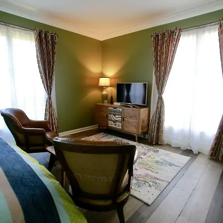 Le Talisman Bed & Breakfast 4*